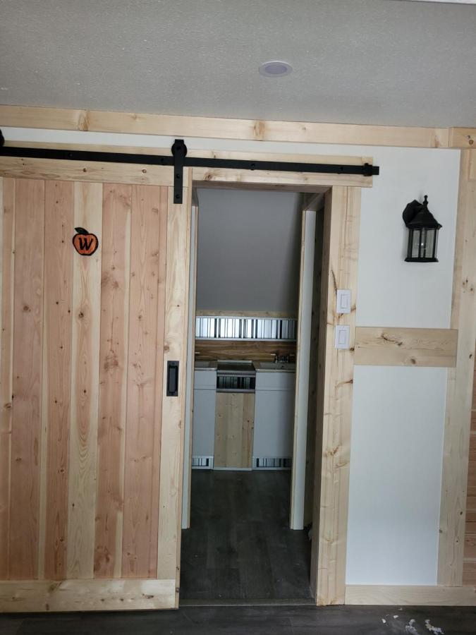 The Orchard Hostel Radium Hot Springs Exterior photo