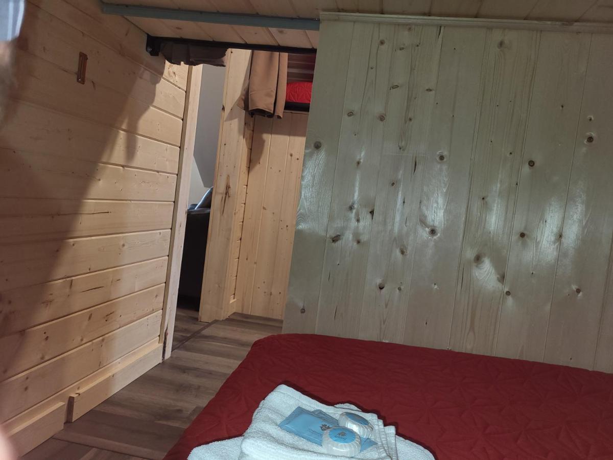 The Orchard Hostel Radium Hot Springs Exterior photo